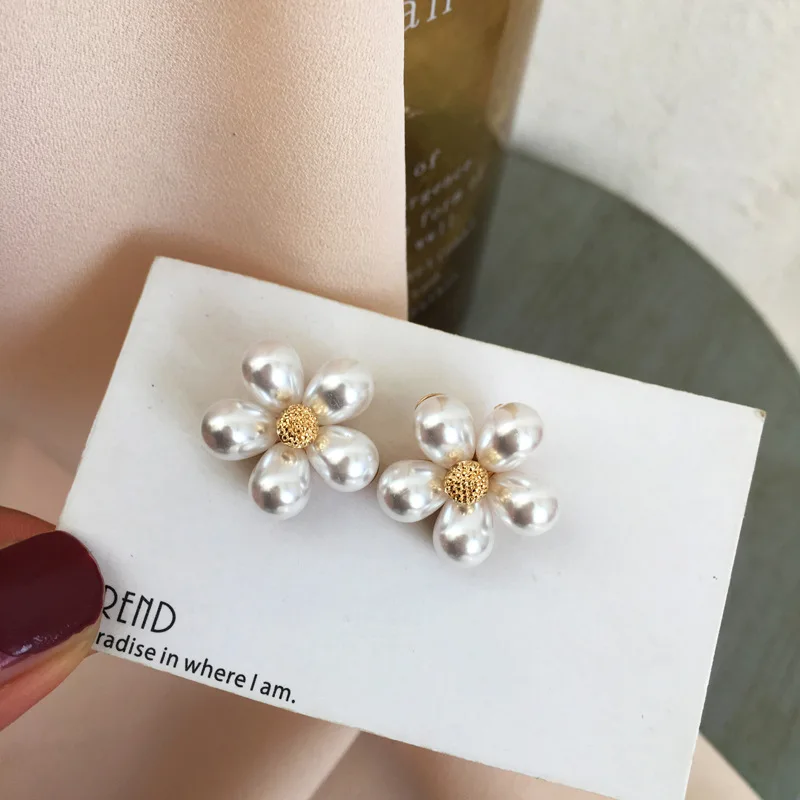 Korean Small Fresh Simulated Pearl Flower Clip on Earrings Daisy Flower Shape Pearl Clip on Earrings Without Piercing Female