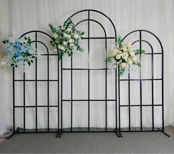 The wedding stage is decorated with iron arched props, and the Mori wedding scene is decorated with screen guides