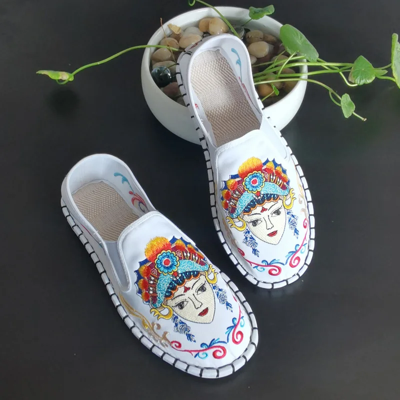 Chinese Traditional Embroidered Flats Shoes Women Classic Embroidery Womens Loafers Breathable Slip On Shoes Women Espadrilles