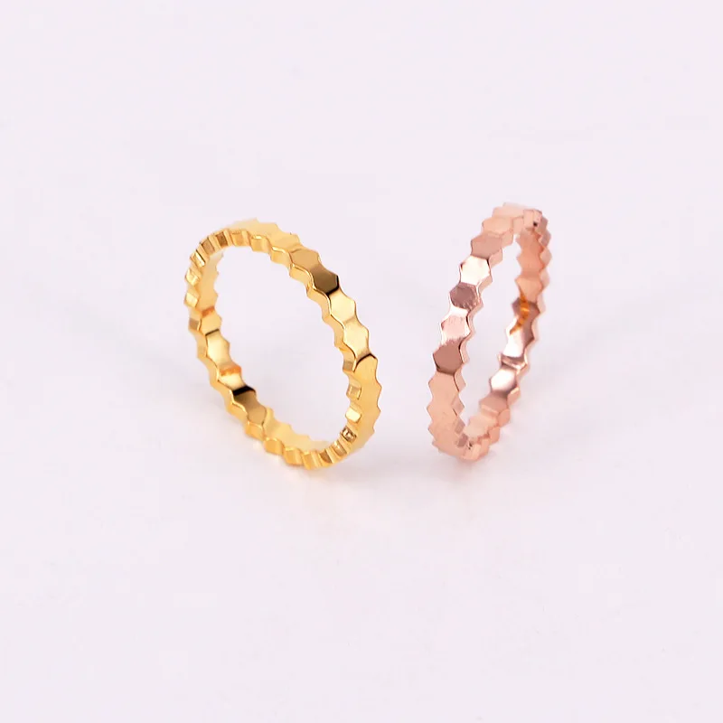 

Stainless Steel Handmade Honeycomb Hot Honeycomb Honeycomb Cake and Small Bee Hexagonal Nest Ornaments Jewelry Engagement Ring