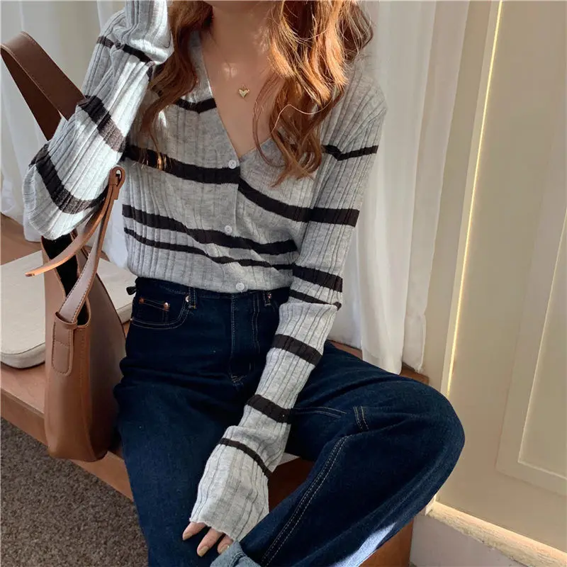 Woman Sweaters Striped Sweater Autumn Women's Loose Cardigan V-neck Top Sweater Femme Chandails Pull Hiver