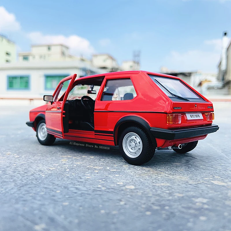 Bburago 1:24 폭스바겐 1979 골프 GTI MK1 시뮬레이션 합금 자동차 모델 공예 장식 컬렉션 장난감 도구 선물