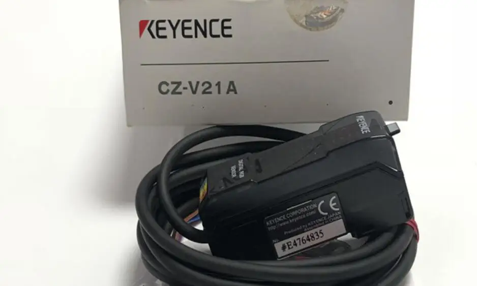 Brand new original CZ-V21A KEYENCE color sensor