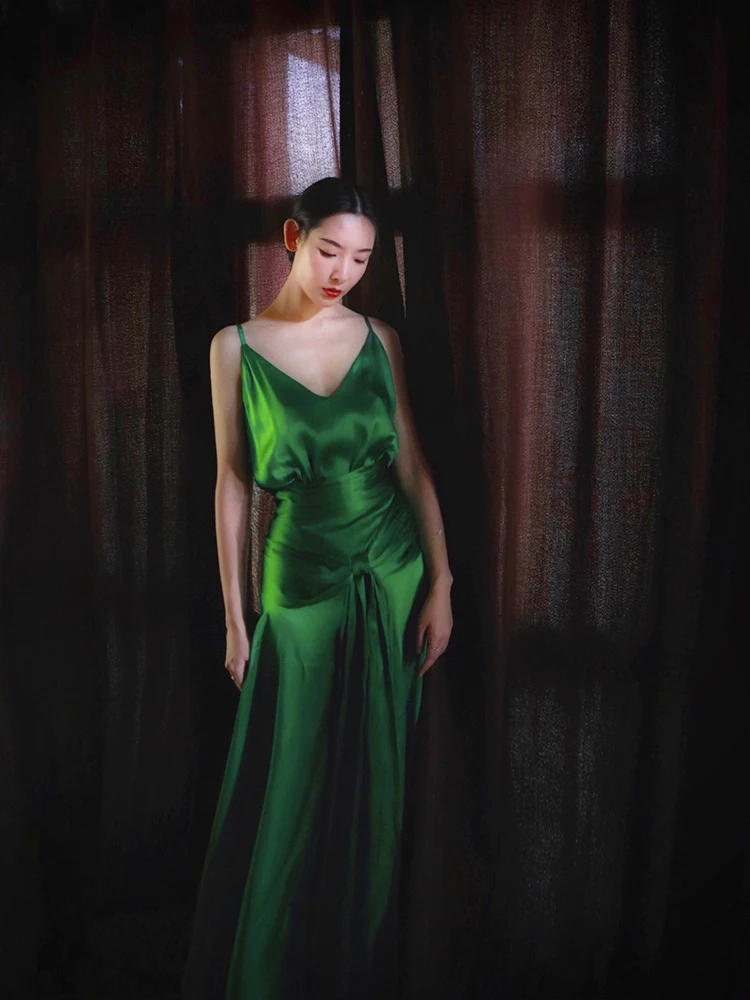 green emerald velvet dress 1950s inspired sparkle swing dress in emerald green – La Novale Atelier