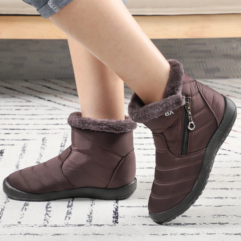 Botas de neve impermeáveis para mulheres, sapatos de inverno macios, botas de tornozelo quentes, sapatos casuais femininos plus size