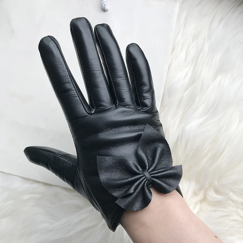 

Cute Big Bowknot Real Sheepskin Gloves For Ladies Short Driving Gloves With Black Thin Lining Touchscreen