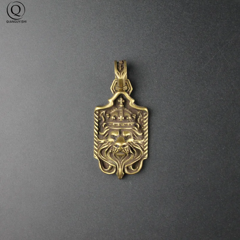 Vintage Brass King of The Steppe Lion Keychain Pendant Jewelry Copper Punk Key Holder Hanging Ornaments Car Keyrings Decorations
