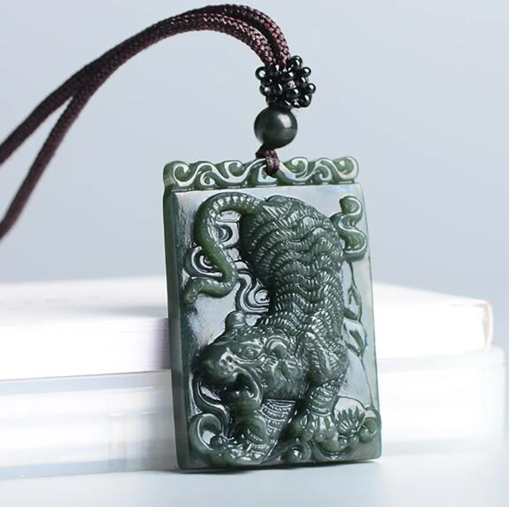 Wisiorek z ciemnego zielonego jadeitu tygrys biżuteria Amulet Jade z łańcuszkiem Naszyjnik dla mężczyzn Jade biżuteria