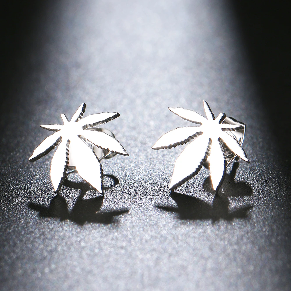 Stainless Steel Earrings Exquisite Maple Leaf Amulet Fashion Stud Earrings Classic Simple Earrings For Women Jewelry Party Gifts