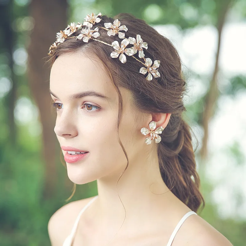 

SLBRIDAL Copper Alloy Baroque Style Golden Bridal Tiara Earring Set Wedding Crown Women Bridesmaids Women Prom Hair Accessories
