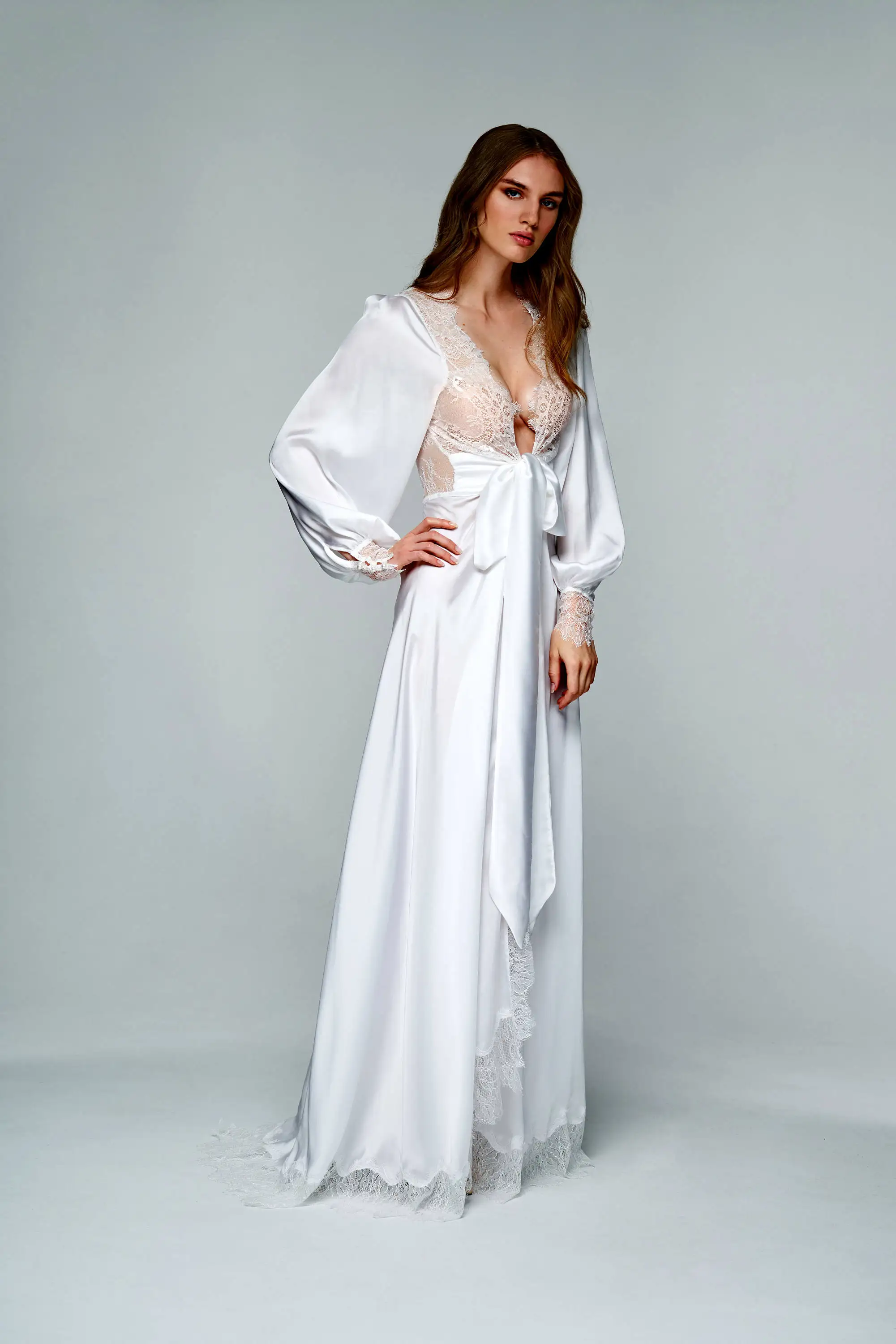 2020 Long Sleeve Night Robe Illusion Lace Back Soft Silk Satin Sleepwear Dress Custom Made Floor Length Nightgowns Robes Cheap