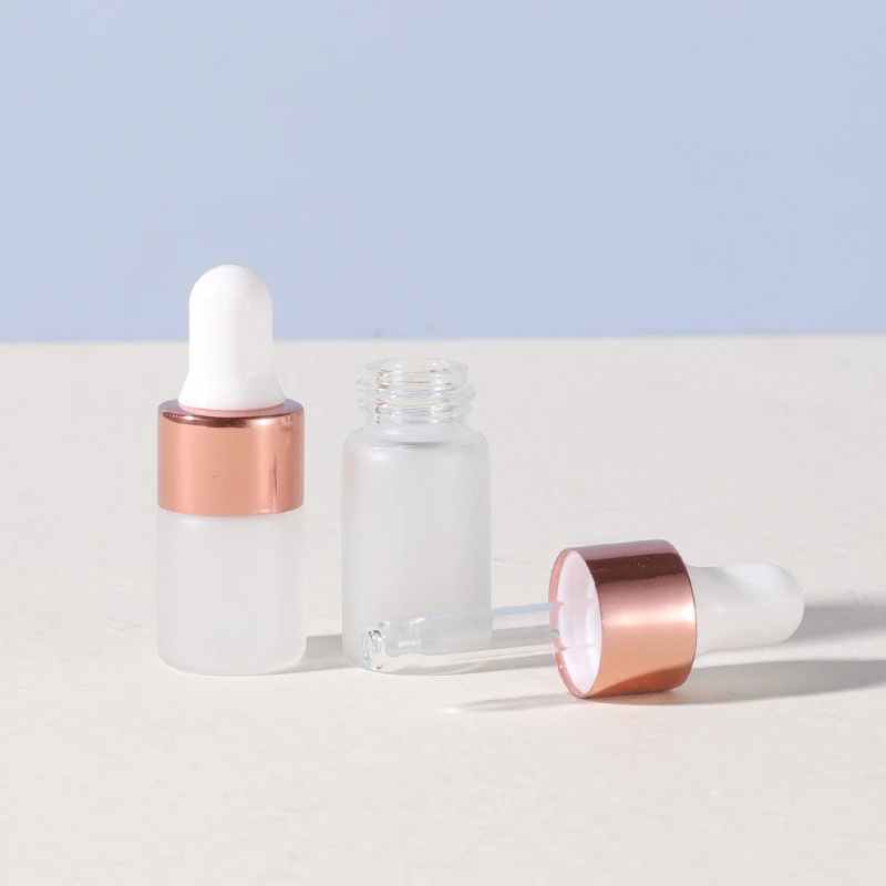 Bouteilles d'huile essentielle 50pcs bouteilles de parfum pots 5ml bouteilles compte-gouttes en verre dépoli pour l'industrie pharmaceutique bricolage soins de la peau