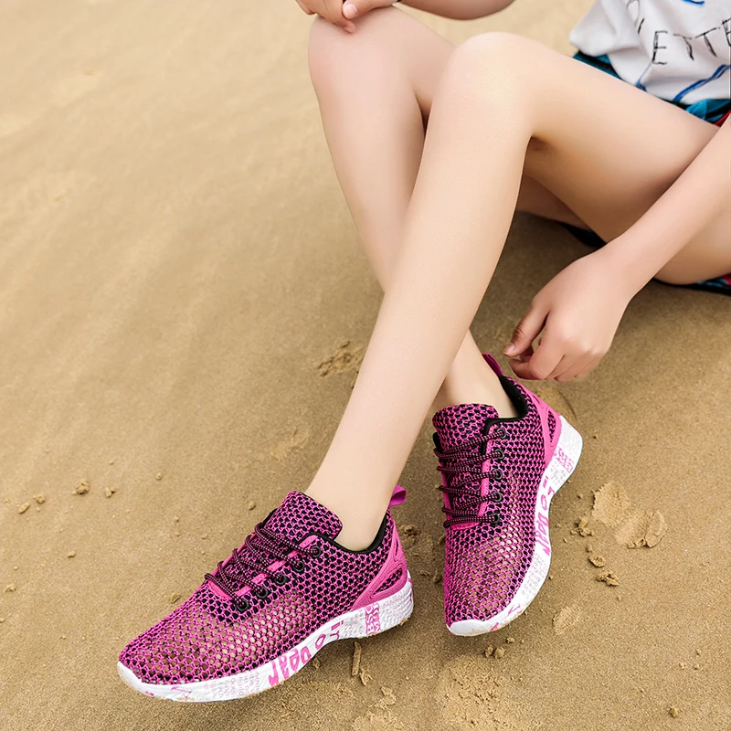 2025 Summer Women Outdoor Sports Shoes Aqua Shoes Man Canyoneering Beach Shoes Black Mesh Sneakers Water Shoes Female Sandals