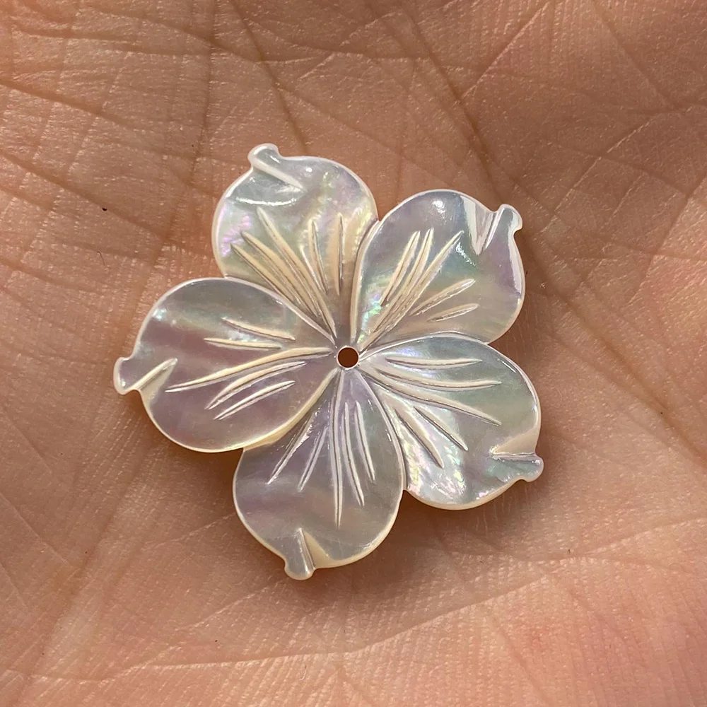 High Quality 2PC Natural Carved Mother of Pearl White Flower Shell Beads for DIY Fashion Earrings Jewelry Making Findings Gift