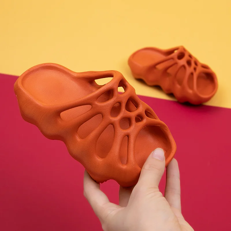 Zapatillas de verano con suela gruesa para niños y niñas, zapatos con agujeros para la playa, bonitos dibujos animados de EVA, calzado deportivo