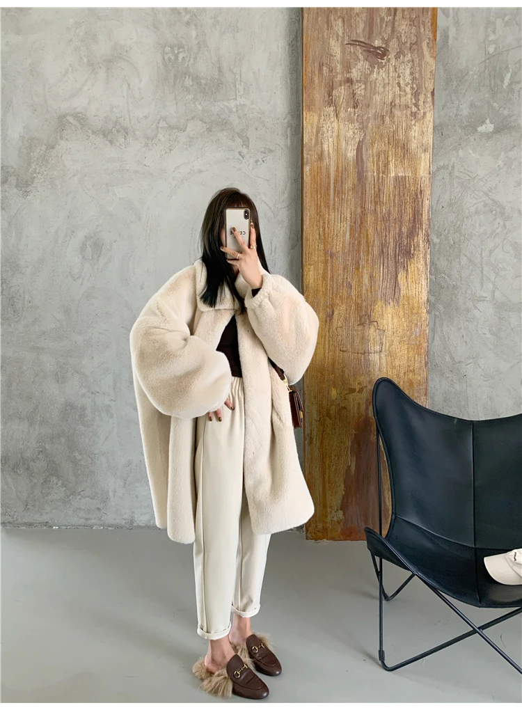 Lautaro Winter Long Oversized Warm Soft Fluffy Faux Fur Coat Women Drop Shoulder Long Sleeve Casual Loose Korean Fashion 2021