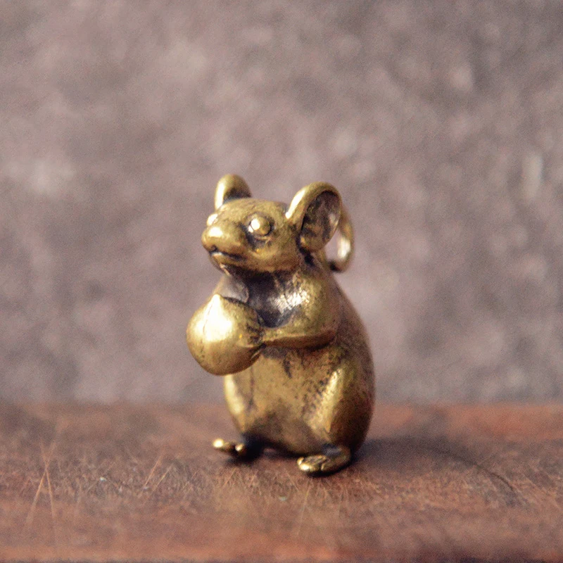 Brass Funny Rat Hold Peach New Retro Cute Mouse Pendants for Keychain Pure Copper Animal Crafts Car Key Chains Hangings Jewelry