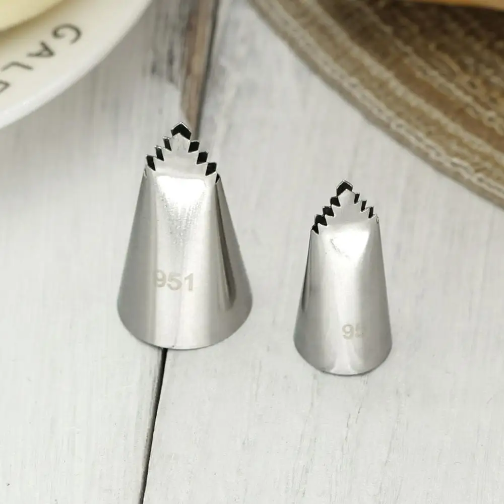 

Sawtooth Shape Piping Nozzles Creating Leaf Shape Cream Cakes Decorating Pastry Icing Piping Tips Baking Tools Leaves Tips