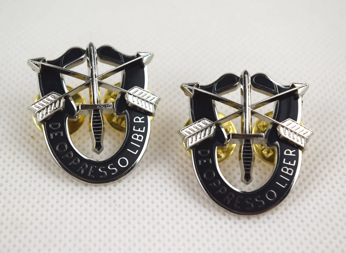 Reenactments Pair US Army Special Forces Hat Pin Motto Crest Dui Berst Badge