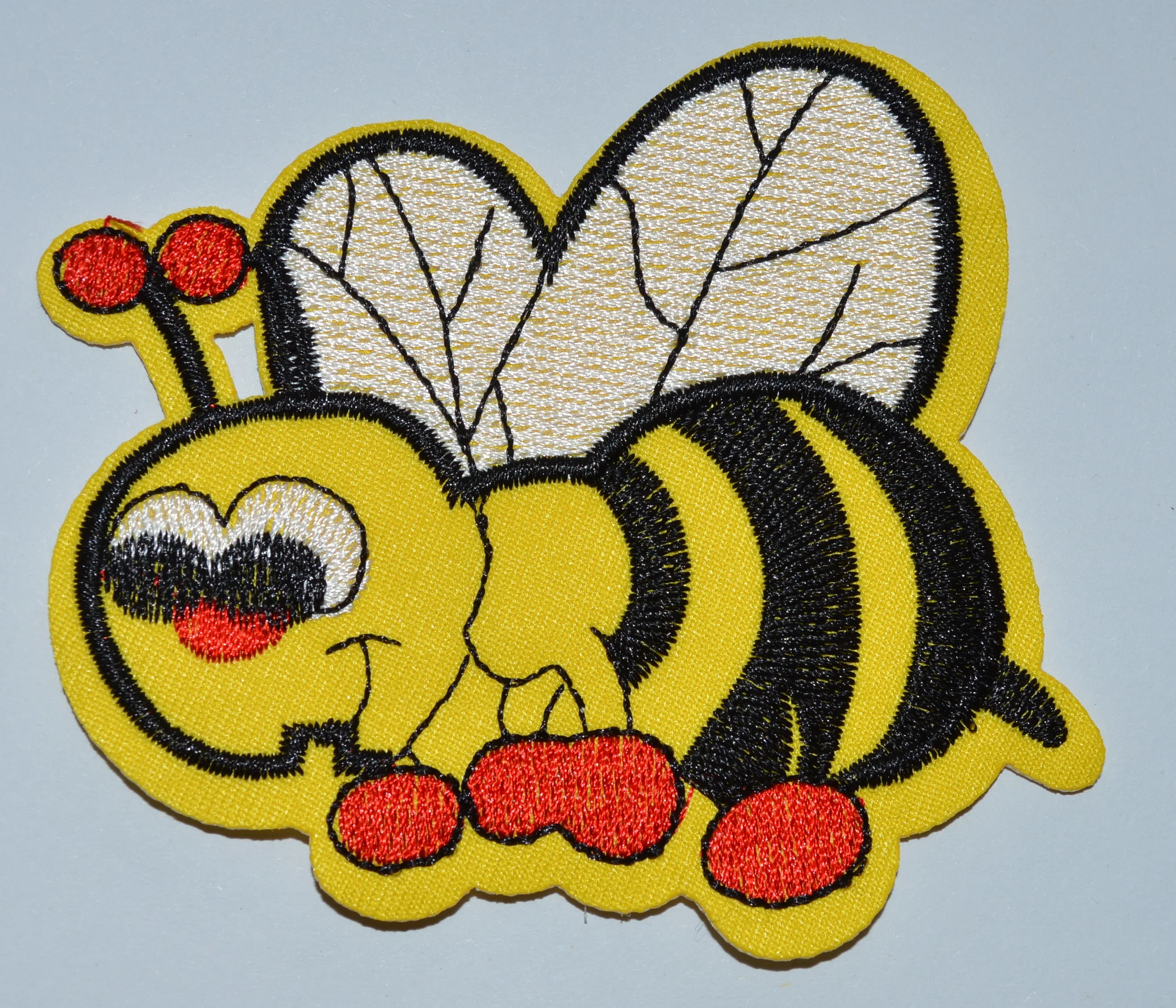 1x Happy honey bee BUMBLE embroidered applique iron on patch ~  (≈ 9.5 * 8 cm)