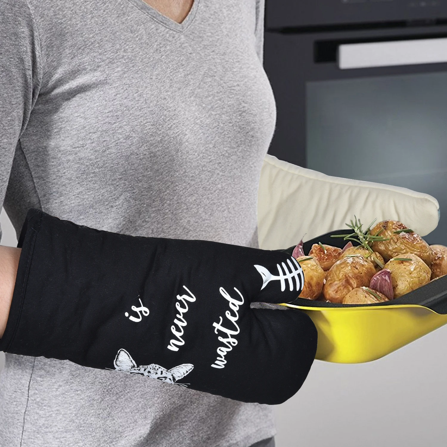 C122 I GREVY 1 Pair Cute Oven Mitts Heat Resistant Cooking Kitchen Glove(Ivory and Black Cat)