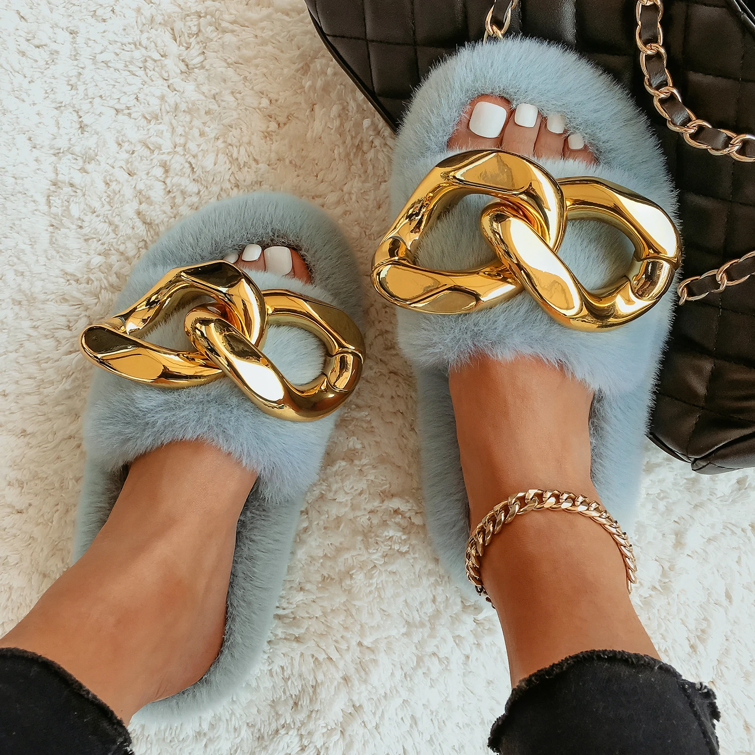 Furry Slides For Women Big Gold Chain Plush Slippers Luxury Fluffy Flip Flops Faux Sandals Ladies Fashion Fur Shoes