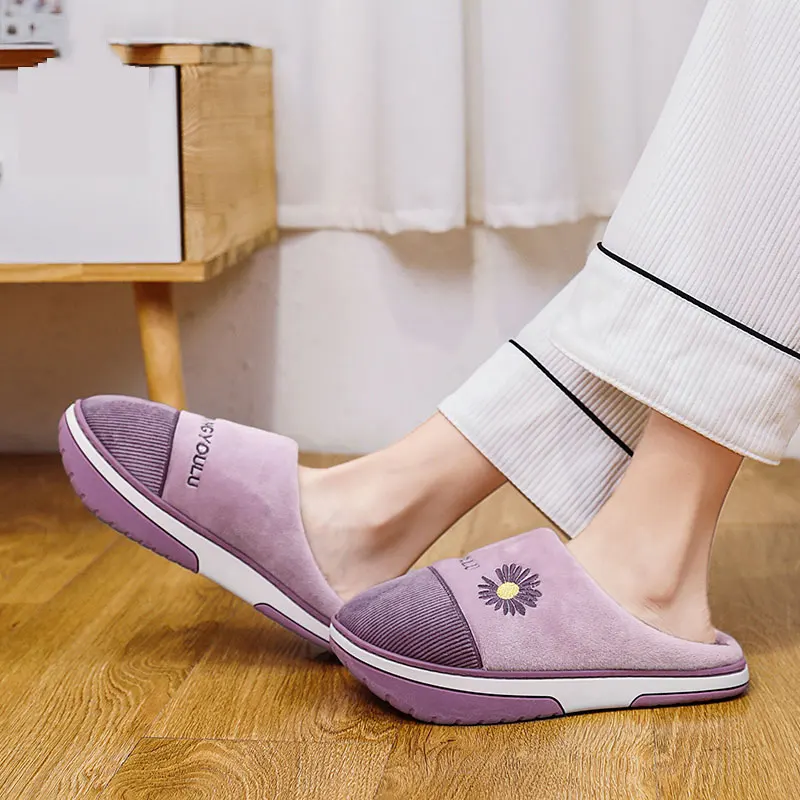 شبشب قطني بكعب سلبي للنساء والرجال فوق الأرض