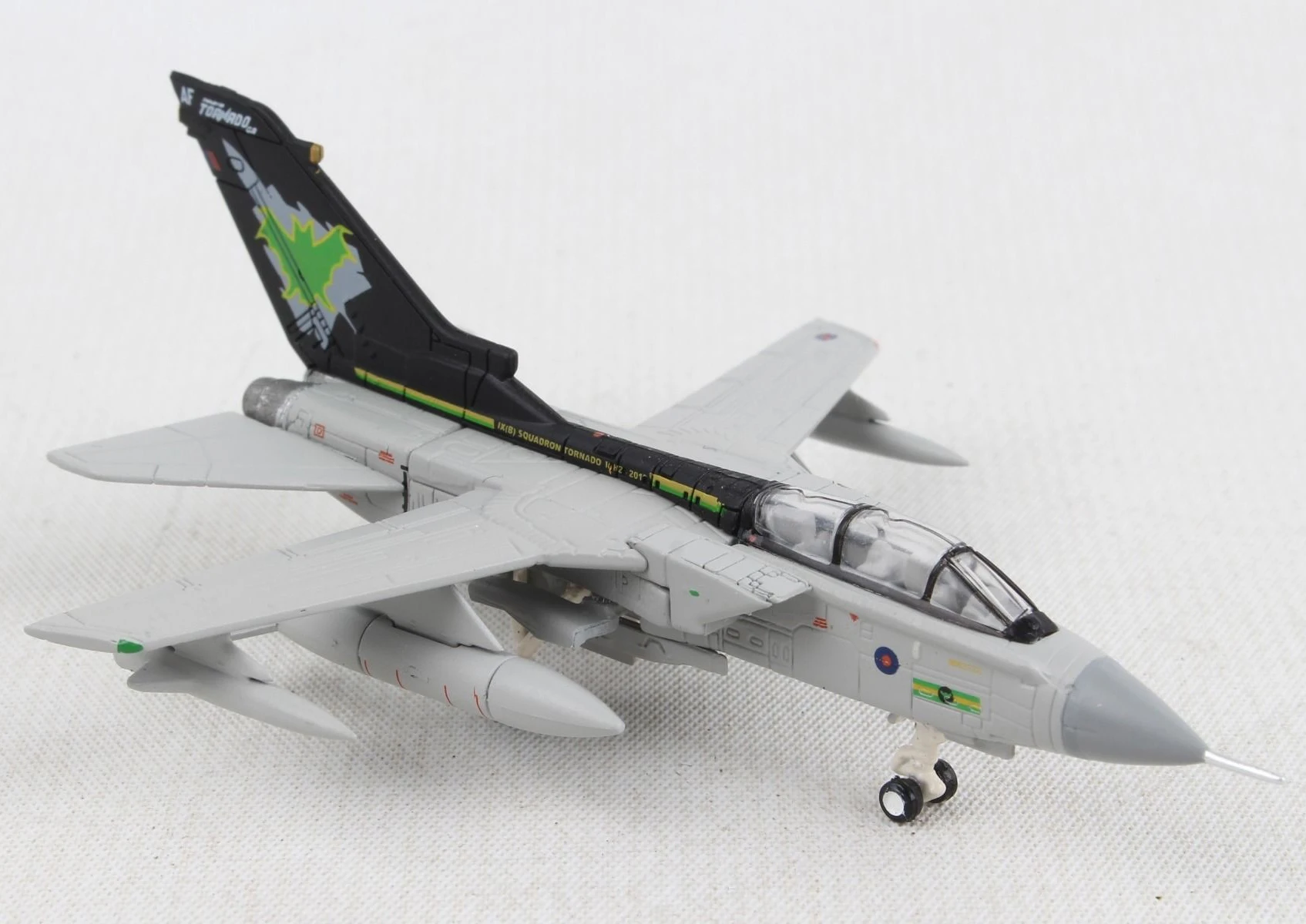 Diecast 1:200 Tornado Fighter GR.Mk 4 Alloy Model Aircraft Mini Military Aircraft Desktop Decoration Collectible Gift