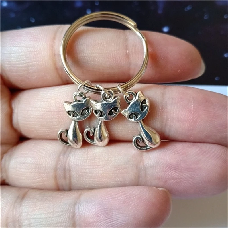 Antique Silver Color Three Cat Keychain  Creative Keychain, Cat Lover Gift, Pet Owner Jewelry, Cute Keychain, Car Key Ring