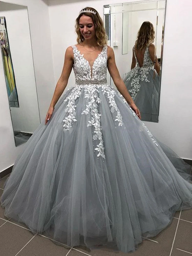 2020 Серебряные платья Quinceanera с V-образным вырезом и открытой спиной со шлейфом, белые платья с аппликацией для выпускного вечера, вечерние платья