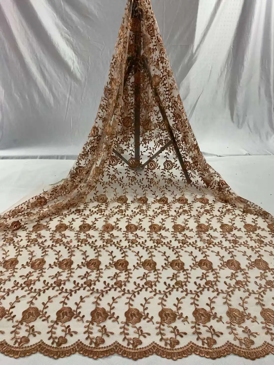 

Hot Sale African Mesh Lace Fabric Nigerian Style Tulle Embroidery Craft Sewing DIY Supplies Banquet Party Wedding Dress 5 Yards