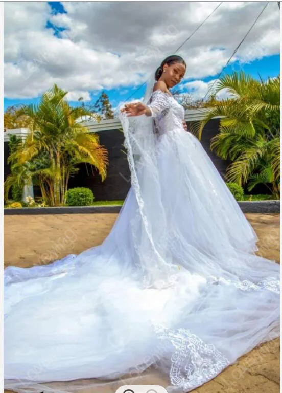 Elegante spalle scoperte maniche lunghe Appliques di pizzo Plus Size abiti da sposa cattedrale treno Tulle abiti africani abiti da sposa