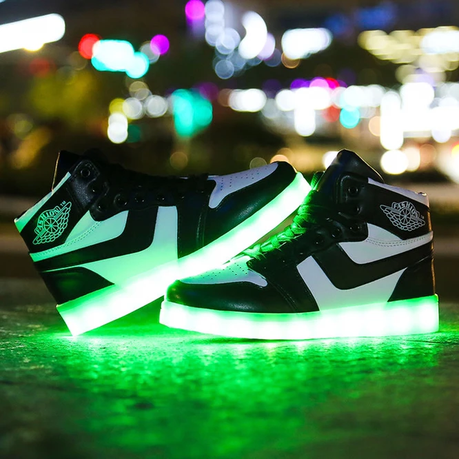 Boys\' Led Sports With Lights Flat Shoes Hip Hop Dance Performance Luminous Girls\' Shoes Stage Light Show Ghost Step Shoes