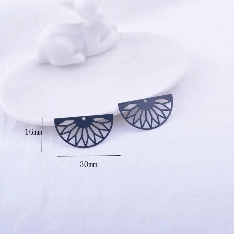 50 Stück AC11362 16*30mm Halbrunde Blumenanhänger Filigran Ausgehöhlter Anhänger DIY Schmuck Ohrring Herstellung – Detail 4