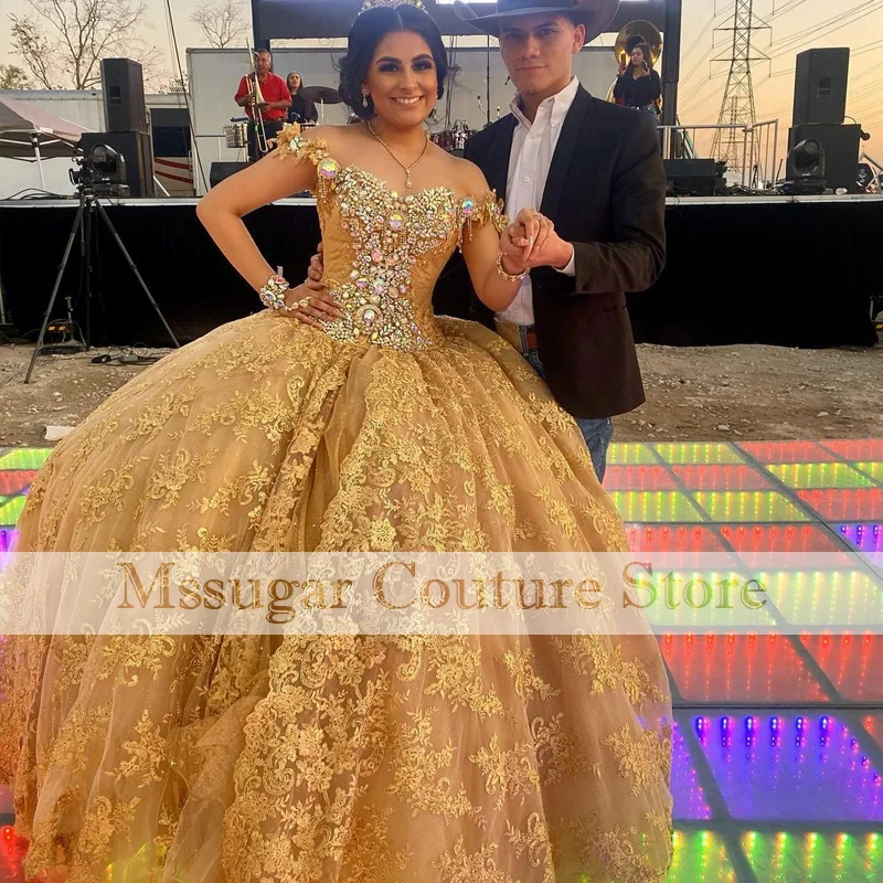 2021 Champagne Ball Gown Quinceanera Dresses Off Shoulder Applique Beading Celebrity Dresses Vestidos de 15 anos