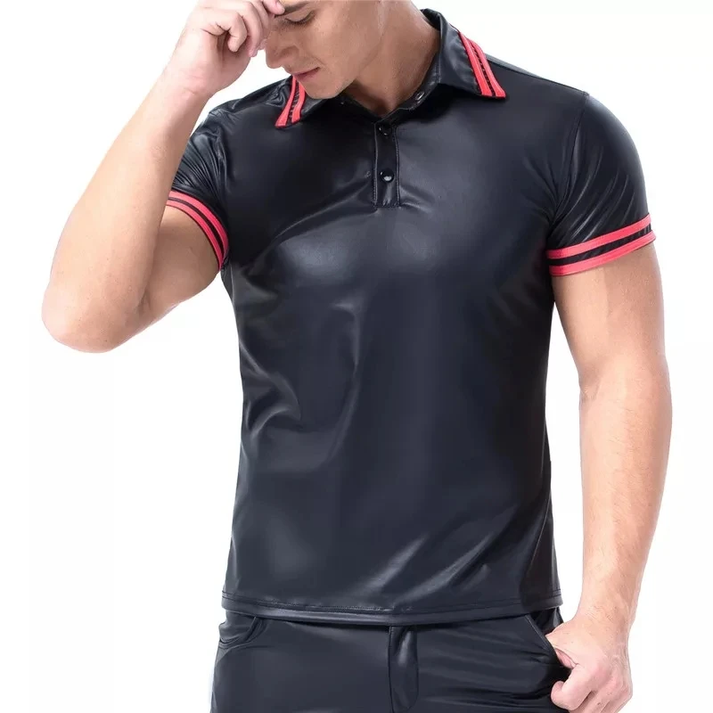 Mens sexi faux bőrből short-sleeved shirt Erotikus Alakító Csípőszórító Gumitej bodycon Alkalmi pólók Apaállat Szabadalom bőrből Lovas póló Ing