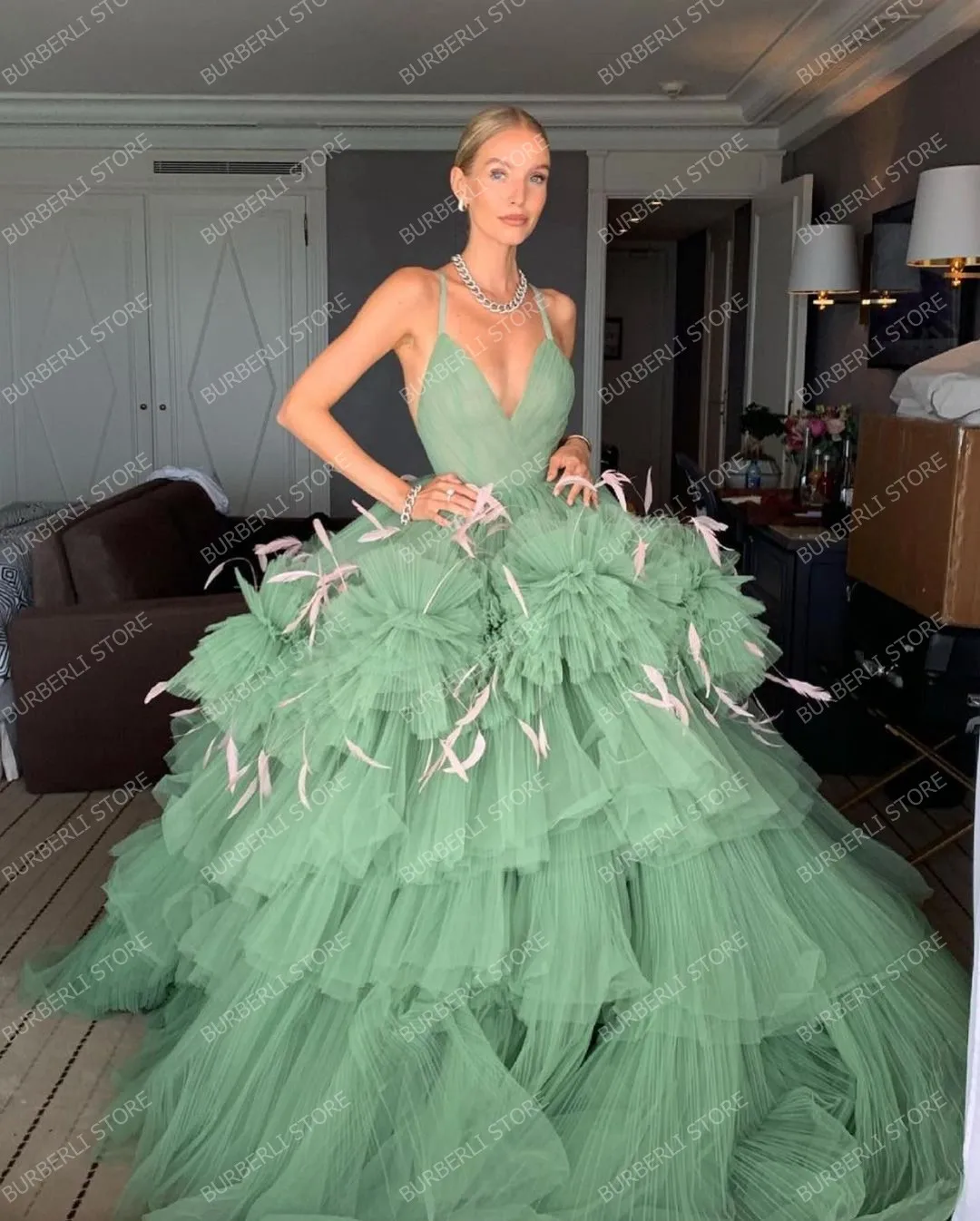 Extra Fluffy Mint Pleated Tulle Prom Gowns With Handmade Flowers Sexy Backless Feather Formal Party Dress Pretty Bridal Dresses