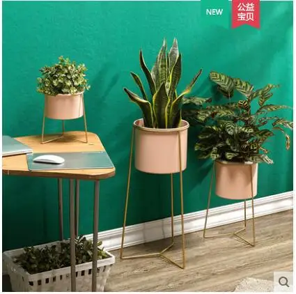 Nordic triangle wrought iron metal flowerpot stand living room indoor floor type balcony green luo multi-storey shelf