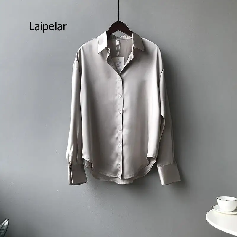 Camicia di seta in raso con bottoni alla moda autunnale Camicetta vintage da donna Camicie da strada larghe da donna bianche a maniche lunghe