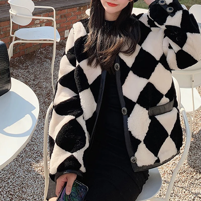 Winter Coats Woman Trend 2024 Fashion Black and White Grid Short O-Neck Loose Shearling Jackets Female Lamb Wool Sheepskin Coat