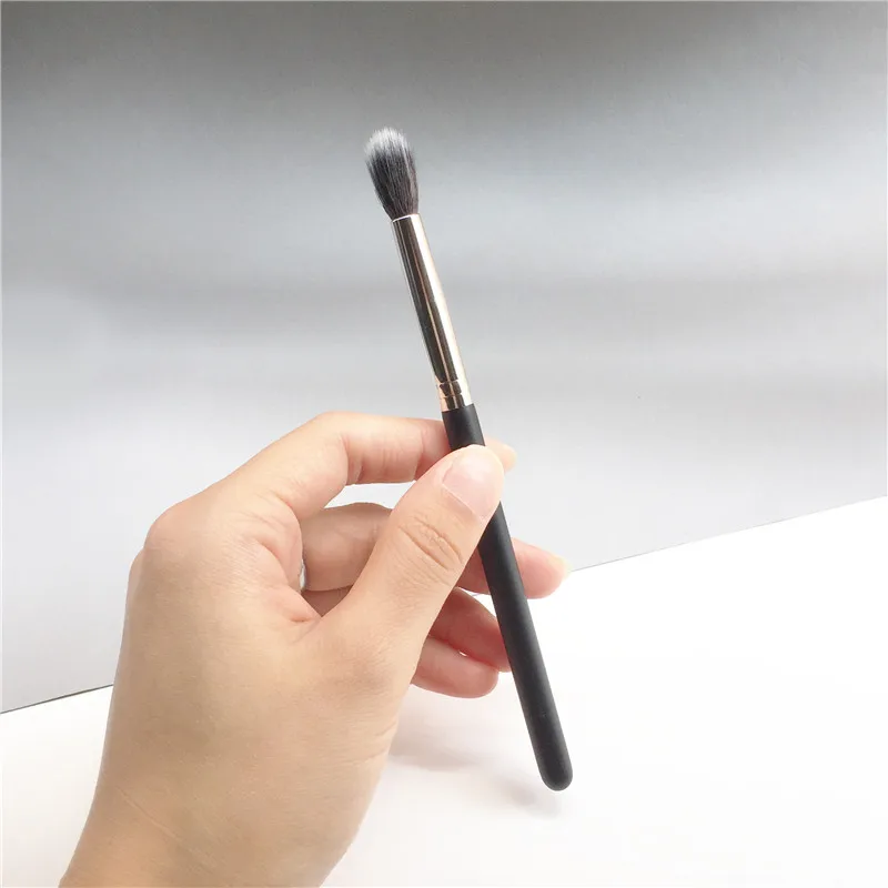 Duo Fibre Tapered Blending Brush 286 - Soft Bristle Eyeshadow blending Highlighting Makeup Brush