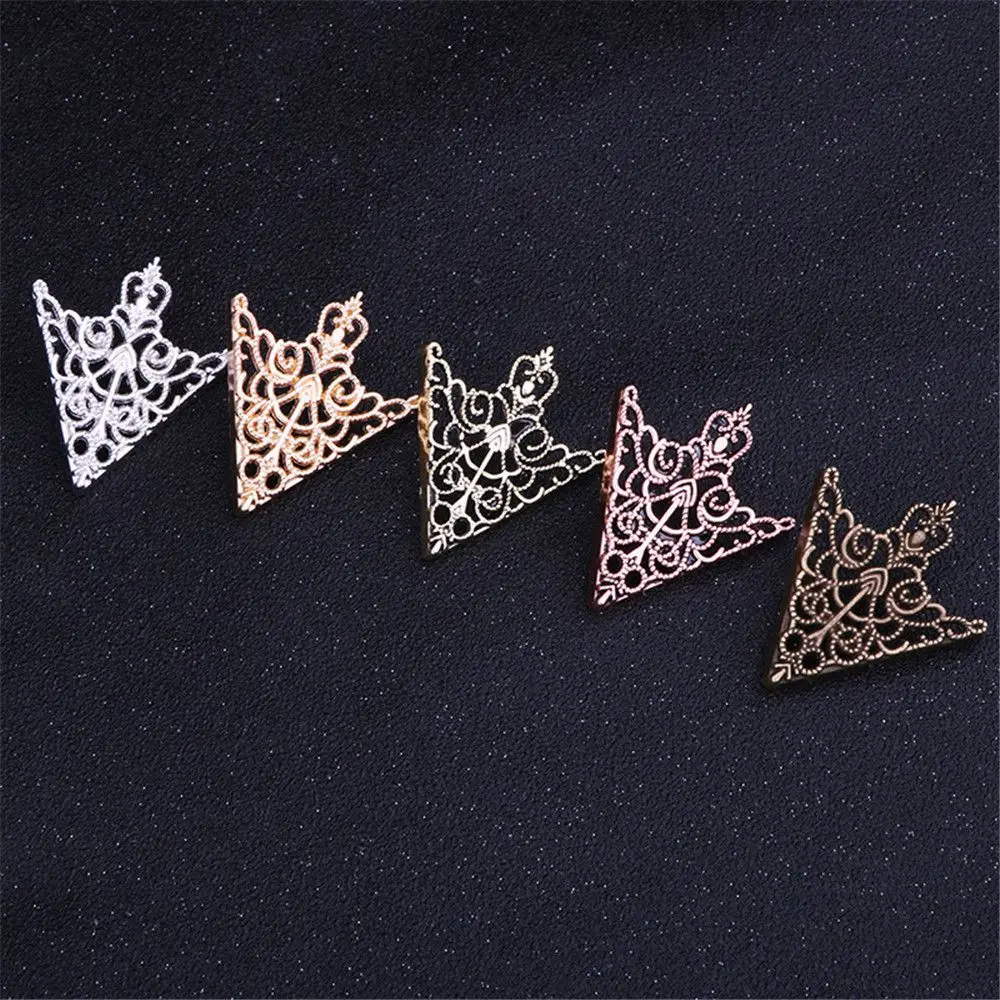 Fashion Exquisite Triangle Shirt Collar Pin Corner Badge Vintage Hollowed Out Crown Alloy Wedding Party Clothing Accessories