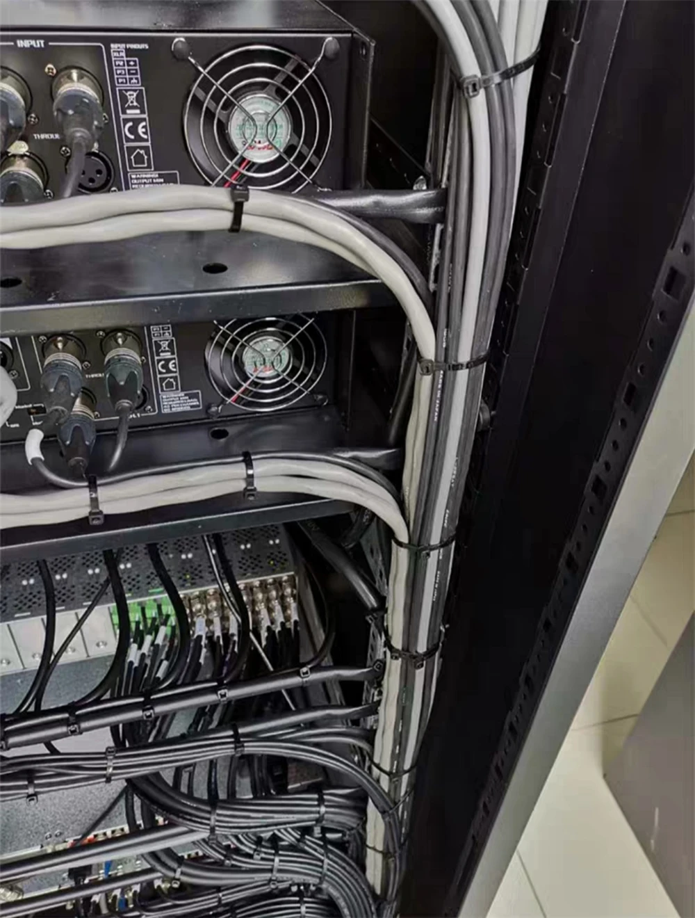 Укладка кабелей для 19-дюймового диспетчера проводов шкафа, 19-дюймовой сетевой рамы, черный ELINK, 5 шт.