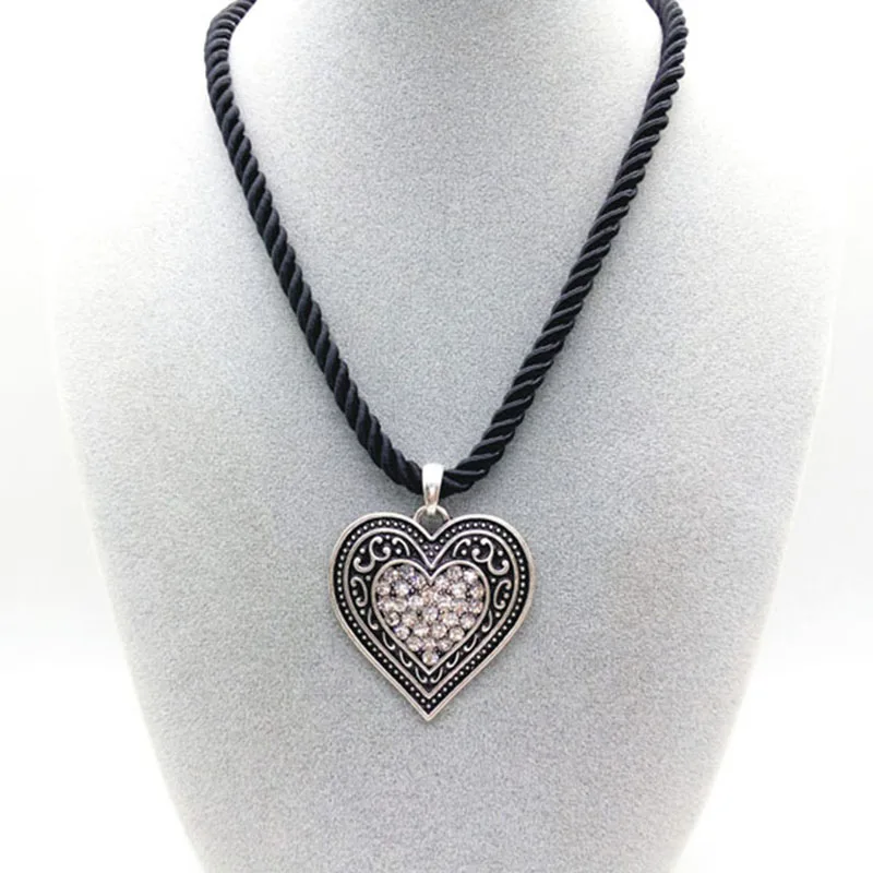 Fashion Vintage Multicolor Rhinestone Heart Shape Carved Pendant Necklace Women Charming Rope Necklace Jewelry Wholesale