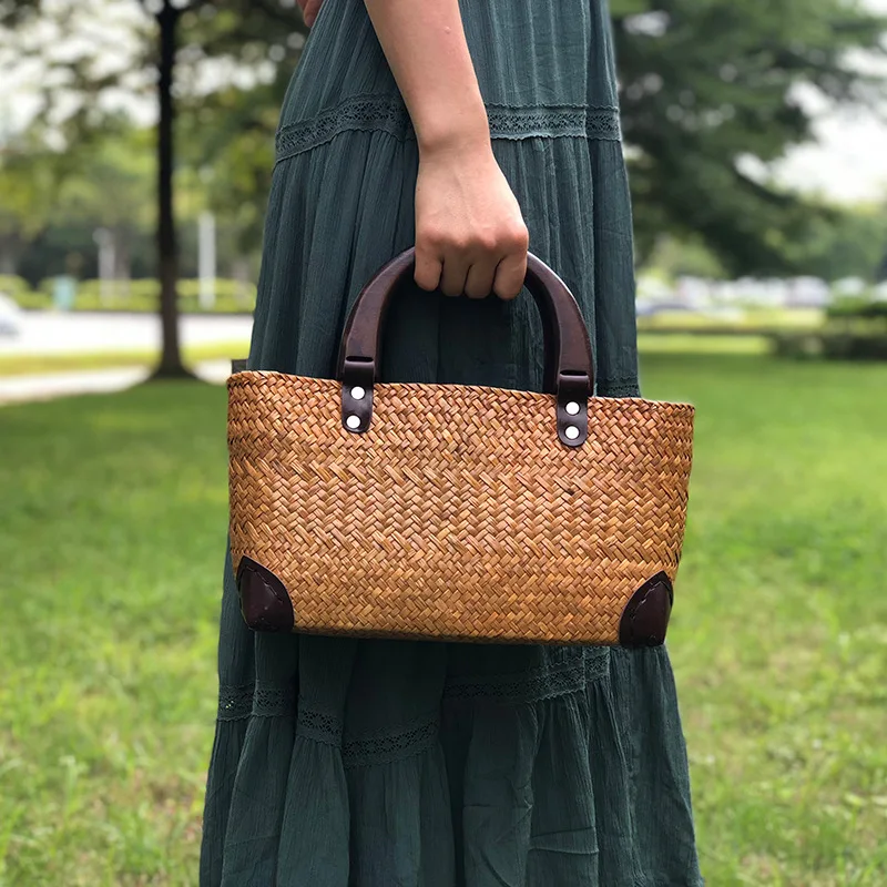 Handmade straw woven bag Rattan woven bag Art retro vacation beach bag Woven female bag Wooden handle portable rattan bag