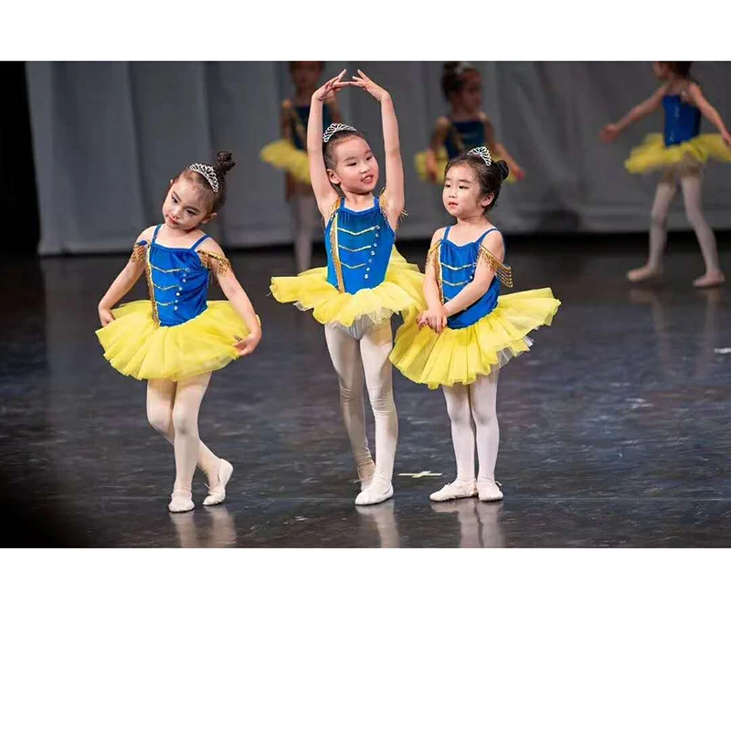 ชุดกระโปรงบัลเลต์สำหรับการแสดงบนเวที รุ่น All For Dance ปี 19839 สำหรับเด็กผู้หญิง สีน้ำเงินรอยัลกำมะหยี่ แต่งขอบทอง กระโปรงบัลเลต์สีเหลือง