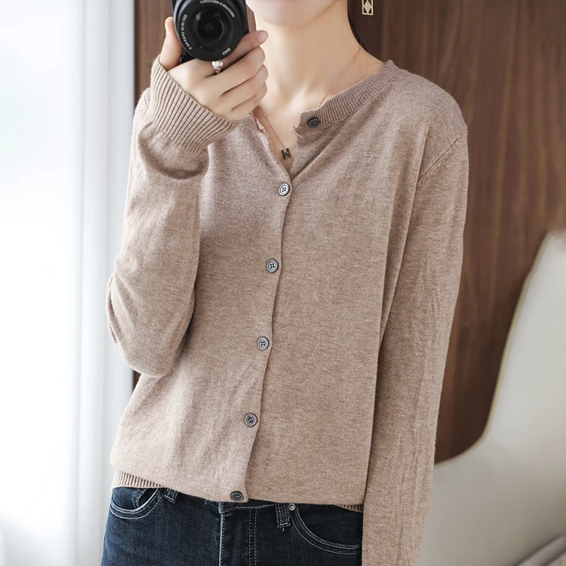 2022 Spring And Autumn New Hot Sale Women's Round Neck Knit Cardigan Short Jacket Pure Color Simple And Exquisite Small Cardigan