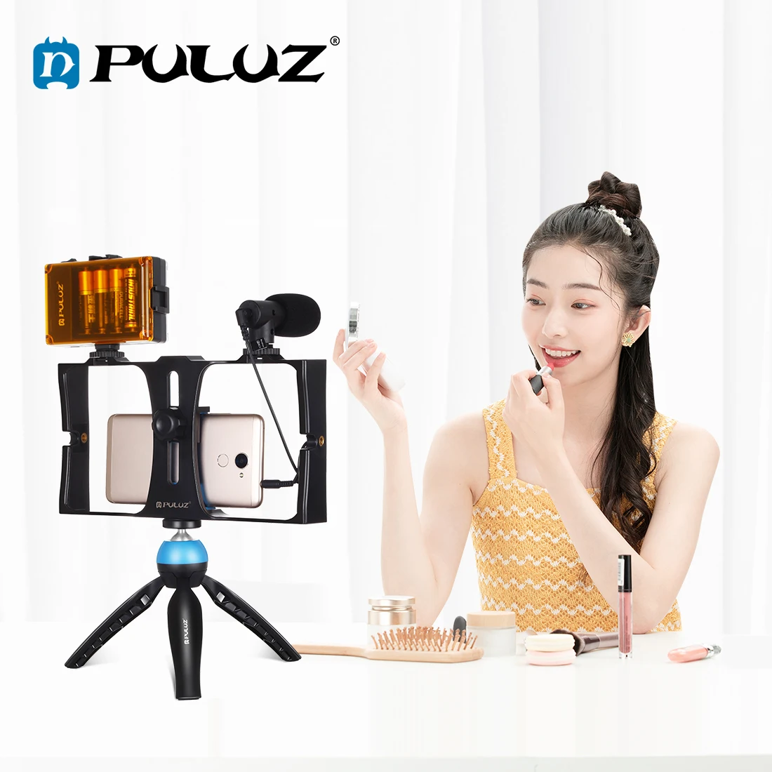 PULUZ 4 in 1 Vlogging Live Broadcast Smartphone Video Rig +104 LEDs Studio Light & Microphone+Tripod Mount+Cold Shoe Tripod Head