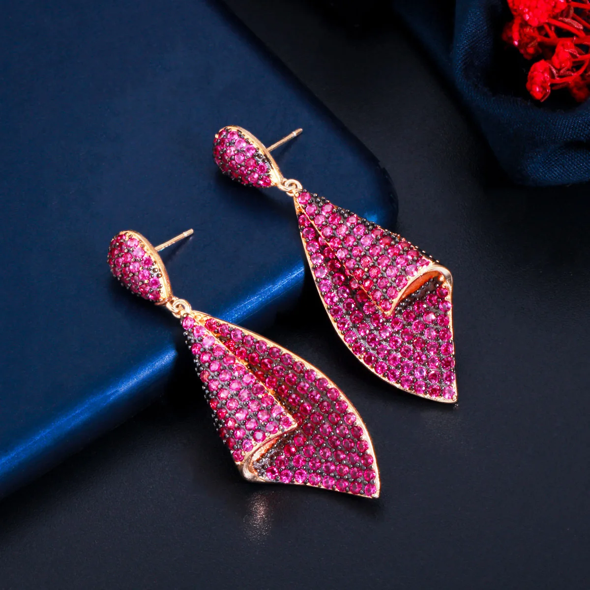 

Creative Luxury Zircon Geometry Fine Needle Petal Earrings Elegant Vintage Ethnic Style Temperament Jewelry Wedding Accessories