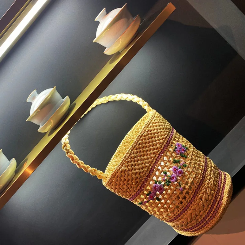 High-quality embroidered straw woven bag 2023 fashion female bag raffia flower woven handbag bucket vegetable basket bag